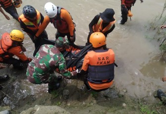 Korban Kecelakaan Kendaraan Dinas Patroli Polisi Dengan Kereta Api Brantas