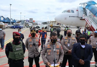 Sebanyak 23 orang tersangka teroris jaringan Jamaah Islamiyah (JI) sudah tiba di Ibu Kota Jakarta melalui Bandara Soekarno-Hatta, Rabu 16/12/2020