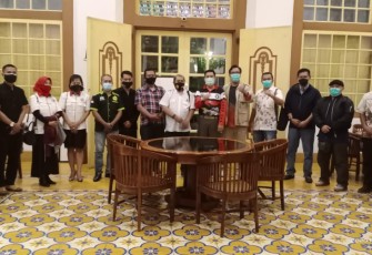 Tim Humas Mabes Polri Melaksanakan Audiensi Dengan Mik Semar di Rumah Makan Cianjur