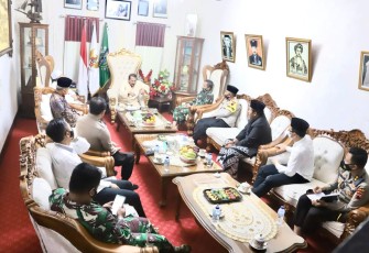 Gubernur Jawa Tengah Ganjar Pranowo Mengajak Kapolda Jateng Irjen Pol Ahmad Luthfi dan Pangdam IV Diponegoro Mayjen TNI Bakti Agus Fadjari Kembali Sowan ke Rumah Habib Luthfi bin Yahya di Pekalongan