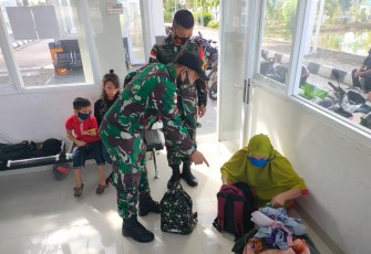 Satgas Pamtas RI-MLY Yonif 407/PK berhasil Mengamankan WNA Asal Malaysia Yang Akan Kembali ke Malaysia Melalui Jalur Non Prosedural di Wilayah Desa Sebindang Kecamatan Badau Kabupaten Kapuas Hulu Kalbar