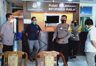 Kapolres Bengkulu Utara Pimpin Patroli Masa Tenang ke Seluruh Posko Pilkada