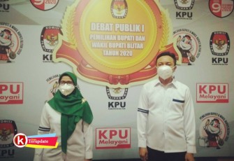 Mak Rini Didampingi Makde Rahmat Setelah Debat Publik Pertama Pilbup Blitar 2020 (foto : Faisal NR / dok Kliwartacom) 