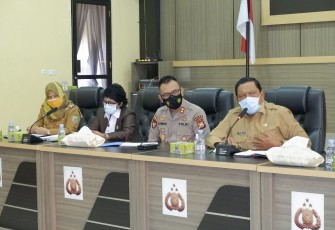 Bupati Bengkulu Utara Mian Saat Rapat Mediasi Tindak Lanjut Konflik Nelayan Trawl dan Nelayan Tradisional Bengkulu Utara
