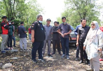 Anggota Komisi III DPRD Kabupaten Kepahiang Saat Melakukan Inspeksi Mendadak Pada Titik Pembangunan Jalan