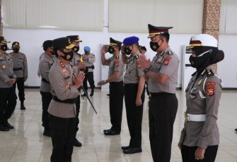 Kapolda Bengkulu Irjen Pol Drs Teguh Sarwono MSi Pimpin Upacara Kenaikan Pangkat 732 Personel Polda 