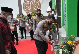 Kapolda Jawa Tengah Irjen Pol Drs Ahmad Luthfi, SH, S.ST, MK beserta PJU melakukan kunjungan kerja di Polres Wonogiri guna meresmikan Apartemen Sanika Satyawada dan Masjid Al Ma’ruf milik Polres Wonogiri Kamis (7/1/2021).