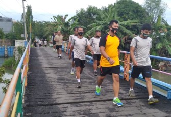 Prajurit dan ASN Kodim 0715/Kendal saat melaksanakan kegiatan olahraga Kamis 14/1/2021