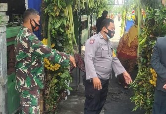 Babinsa desa Cangkringan Koramil 08/Banyudono Kodim 0724/Boyolali Serma Ari Yuwono bersama Bhabinkamtipmas Polsek Banyudono dan Team Gugus Tugas Kecamatan Mojosongo melaksanakan kegiatan pemantauan atau monitoring hajatan