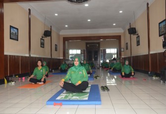 Persit Kartika Chandra Kirana Koorcabrem 073/Makutarama melaksanakan senam sehat bersama, bertempat diaula Makorem 073/Makutarama jalan diponegoro No. 28 Salatiga Jawa Tengah. Kamis (28/1/2021).