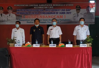 Kepala Bappeda Ir.Soeharto Handayani Didampingi Camat Lais, DPMD, Anggota DPRD  Menghadiri dan Membuka pelaksansaan Musrenbangcam di Kecamatan lais