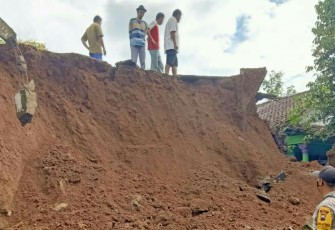 Talud longsor di Desa Klumpit