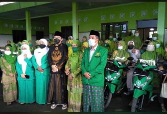 Laskar Sholawat Sumbang 40 Unit Kendaraan ke Pengurus Ranting Muslimat NU se-Kencong