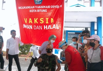 Dandim 1310/Bitung Letkol INF Benny Lesmana SE MHan Jadi Penerima Vaksin Sinovac Pertama