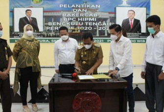 Bupati Bengkulu Tengah Dr. H. Ferry Ramli, SH.MH Saat Acara Pelantikan Ketua dan Anggota HIPMI Periode 2020-2023