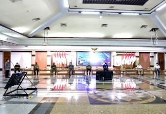 Wagub Jateng Taj Yasin Maimoen, Pangdam IV/Diponegoro Mayjen TNI Bakti Agus Fadjari, Kapolda Jateng Irjen Pol Ahmad Luthfi, Kajati Jateng Priyanto dan Wakil Ketua DPRD Jateng Ferry Wawan Cahyono hadiri  HPN 2021 bersama Presiden, Jokowi di Istana Negara dan PWI Pusat melalui zoom, yang berlangsung di Gedung Gradika kantor Gubernur Jateng, Selasa (9/2/2021).     