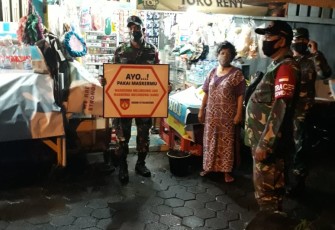 Koramil 10/Batang Kota terus melaksanakan kegiatan operasi massa PPKM, kali ini menggelar operasi di Jalan Dr. Sutomo, Kecamatan Batang, Kabupaten Batang, Selasa (23/2/21) malam. 