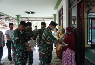 Kegiatan Jumat Berkah telah dilaksanakan oleh Dandim Batang Letkol Arh Yan Eka Putra bersama Kasdim  Mayor Kav. Haryono beserta perwira staf Kodim 0736/Batang di Masjid Thoriqul Huda Desa Kalipancur, Kecamatan Blado, Kabupaten Batang, Jumat (26/2/21).
