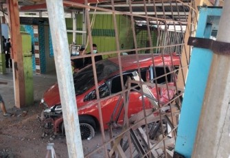 Kondisi Mobil Usai Menabrak Bengkel Las 