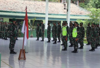 Seluruh Anggota Kodim 0725/Sragen melaksanakan Upacara pelepasan laporan anggota yang memasuki Masa Persiapan Pensiun (MPP)
