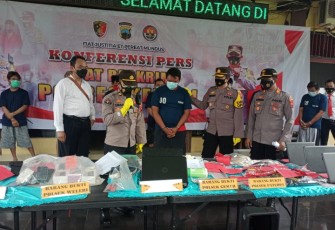 KasiHumas Polres Kendal, Polsek Patebon laksanakan pers rilis terkait tindakan penggelapan sepeda motor di Patebon