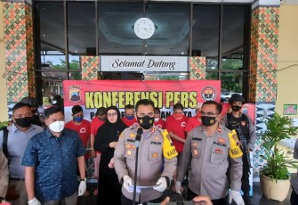 Satuan Reserse Narkoba Polres Pekalongan Kota berhasil mengungkap 6 kasus, dalam Operasi Antik Candi Tahun 2021. Hal tersebut disampaikan oleh Kapolres Pekalongan Kota AKBP M Irwan Susanto S.I.K,SH,MH, saat menggelar konferensi pers di halaman lobby Pikres Pekalongan Kota Selasa, (06/04/2021).