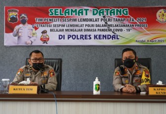 Kegiatan Penelitian Sespim Lemdiklat Polri Tahap I TA. 2021 dengan Tema "Stategi Sespim Lemdiklat Polri dalam Melaksanakan Proses Belajar Mengajar dimasa Pandemi Covid 19" bertempat di Aula Mapolres Kendal, Kamis (08/04/2021) Pukul 09.00 s.d. 11.30 WIB, 