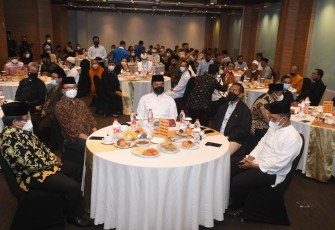 Pangdam IV/Diponegoro, Mayjen TNI Rudianto, usai meresmikan "Wijaya Perkasa Fitnes Center" dan melaksanakan pengarahan kepada para Perwira jajaran Korem 071/Wijayakusuma dan istri Perwira anggota Persit Kartika Chandra Kirana Koorcab Rem 071 PD IV/Diponegoro, melaksanakan Silaturahmi bersama Komponen masyarakat di Hall Room Hotel Java Heritage, Purwokerto, Banyumas.