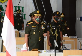 Pangdam III/Siliwangi Mayjen TNI Nugroho Budi Wiryanto melantik 358 Prajurit Tamtama muda lulusan Abit Dikmata Gelombang II Tahun 2020 melalui Virtual di Ruang Puskodal Makodam III/Siliwangi Jalan Aceh No. 69 Kota Bandung, Sabtu (10/4/2021).