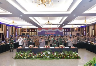 Kapolri Jenderal Listyo Sigit Prabowo membuka Rapat Kerja Teknis (Rakernis) Divisi Propam Polri di Gedung Rupatama Mabes Polri, Jakarta Selatan, Selasa (13/4/2021).