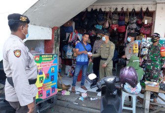 Himbauan Prokes terus diupayakan oleh aparat gabungan Kecamatan Weru, Sukoharjo. Hal ini menyikapi dengan masih berlangsungnya PPKM mikro di wilayah Kabupaten Sukoharjo.