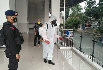 Satbrimob Polda Kepri Kembali Laksanakan Penyemprotan Desinfektan