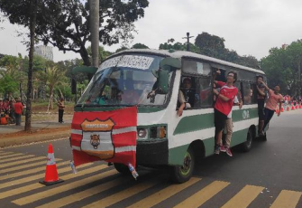 Konvoi Kemenangan Jakmania di Bundaran HI