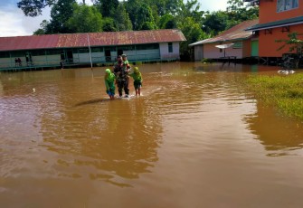 Babinsa 1206-12/Manday Lakukan Monitoring Wilayah
