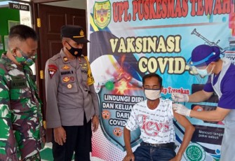 Koramil Tewah Amankan Vaksinasi Lansia dan Tenaga Pendidik