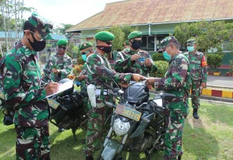 Cek Kondisi Dan Kelengkapan, Provost Apelkan Kendaraan Dinas Babinsa Kodim 1203/Ktp 