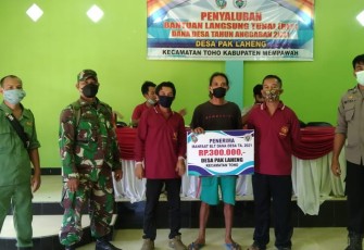 Babinsa Toho Kawal Penyaluran BLT-DD