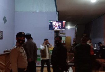 Sinergitas TNI-Polri, Patroli Malam Sosialisasikan Prokes dan PPKM