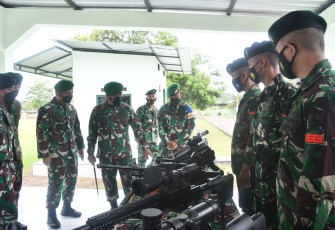Pangdam IV/Diponegoro Mayjen TNI Rudianto melakukan kunjungan kerja ke Yonif 408/SBH dan secara resmi membuka latihan penyiapan Pratugas dalam rangka mendukung tugas operasi Pengamanan Perbatasan Penyangga (Mobile) RI-PNG yang bertempat di lapangan Mayonif 408/SBH. Selasa (25/05/2021).