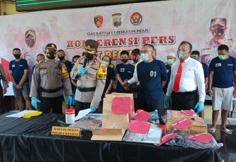 Polres Kendal laksanakan konfrensi pers di Mapolres Kendal terkait kasus Polisi gadungan