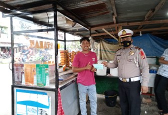 Polres Aceh Singkil Bagikan Masker Gratis