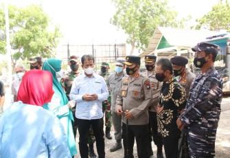 Danlantamal IV Bersama Walikota Batam Tinjau Posko PPKM Skala Mikro