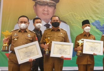 Pemkab Lambar Raih Penghargaan Terbaik I Dalam Perencanaan dan Pencapaian Pembangunan Daerah