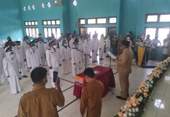 Dengan Prokes Bupati Aceh Singkil Lantik Puluhan Pj Keuchik