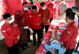 DPC PDIP Pesawaran Gelar Sunatan Masal