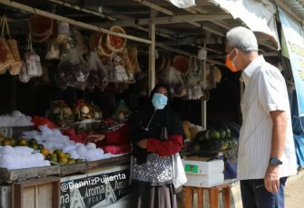 Ganjar di Pasar Pecangan Jepara