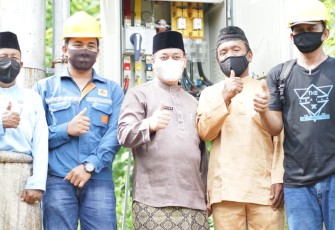 Bupati Lingga Resmikan Aliran Listrik dan Air Bersih di Pulau Lipan