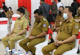Walikota Bitung Maurits Mantiri (tengah) saat mengikuti tatap muka bersama ketua DPR RI Puan Maharani