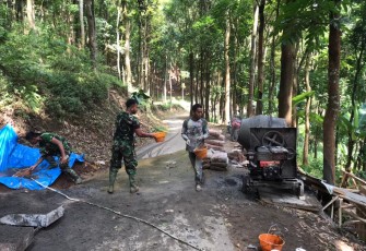Kelakar Satgas Hilangkan Penat 