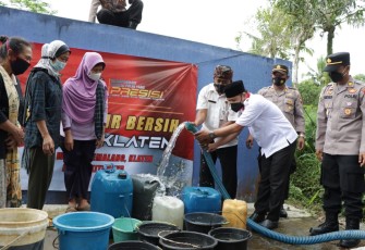 Polres Klaten Beri Bantuan Air Bersih Untuk Warga Kemalang